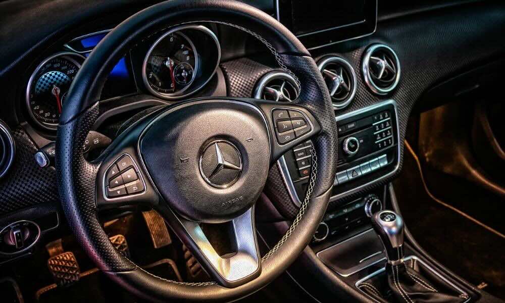 Jak nowe technologie wpływają na bezpieczeństwo na drogach?